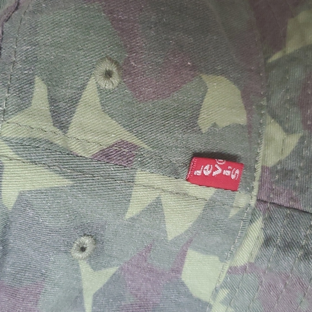 🏈 NWT LEVIS REVERSIBLE BUCKET HAT - Picture 10 of 10